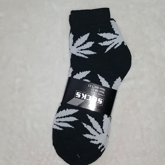 Other - Leaf print low socks